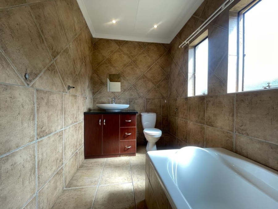 To Let 3 Bedroom Property for Rent in Melodie North West